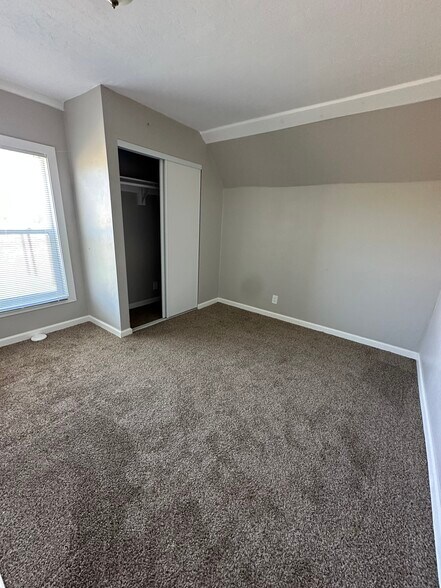 Building Photo - 1431 Tierra del Sol Rd