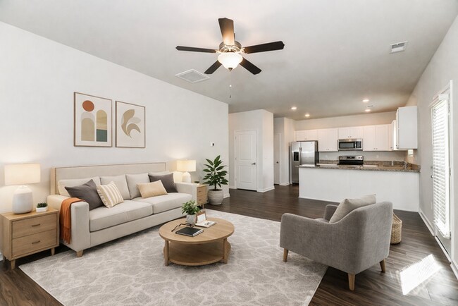 Building Photo - 4 Bedroom in Regal Farms