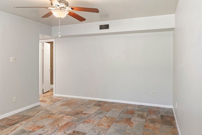 Building Photo - Waterfront Townhome in Elkins Lake
