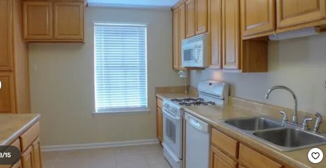 Building Photo - 112 Dewald Ln