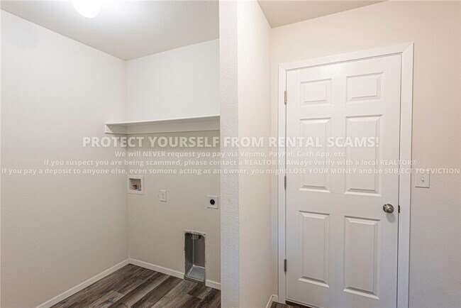 Building Photo - 916 E Bunting St