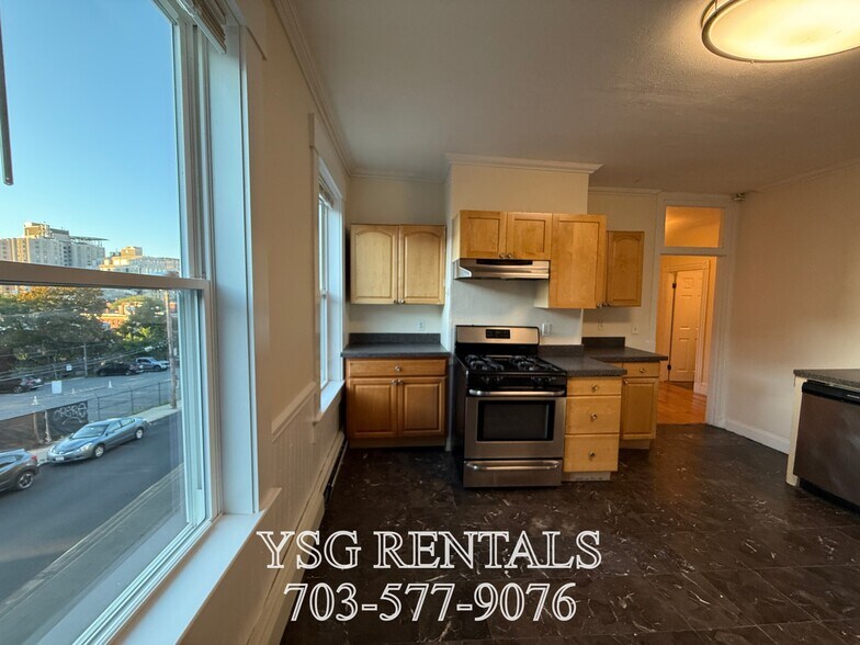 Building Photo - 34 Calumet St