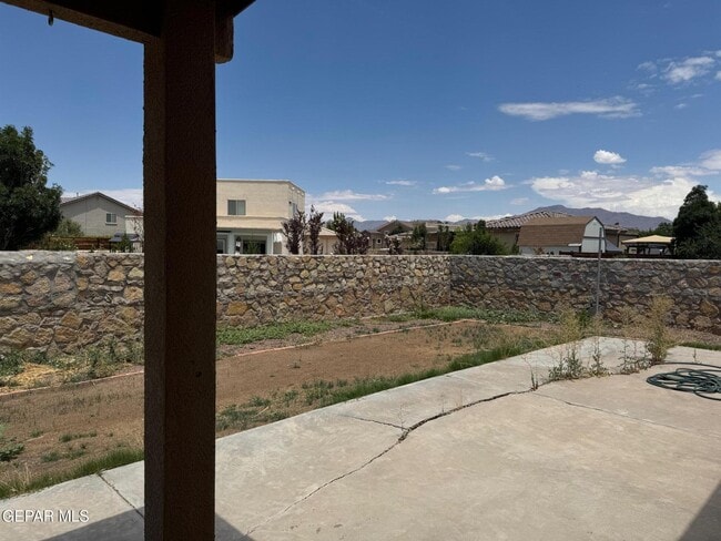 Building Photo - 613 Valley Plum Ave