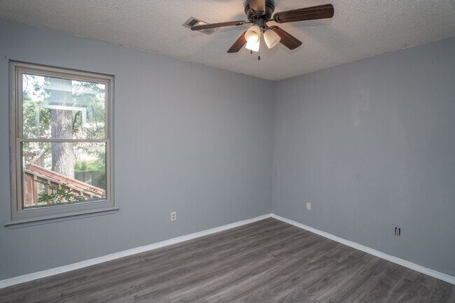 Building Photo - 4 Bedroom Home in North Little Rock with S...