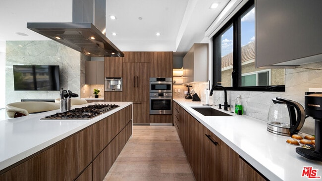 Building Photo - 2435 Penmar Ave