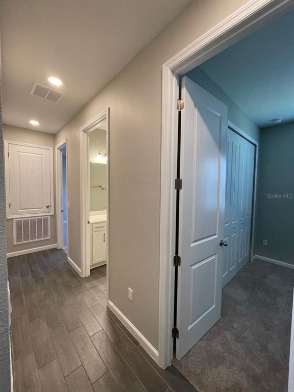 Building Photo - 824 Blue Creek Dr