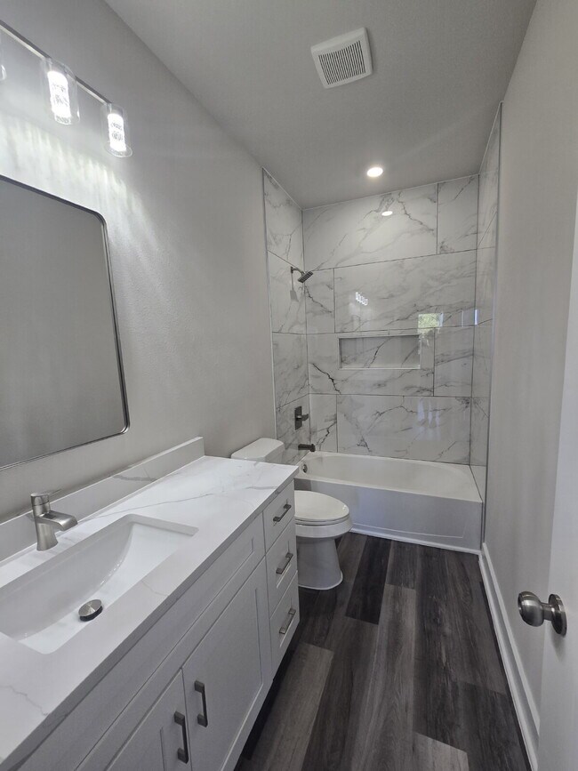 Building Photo - "New 3-Bed Oasis with Quartz Finishes and Modern Look!