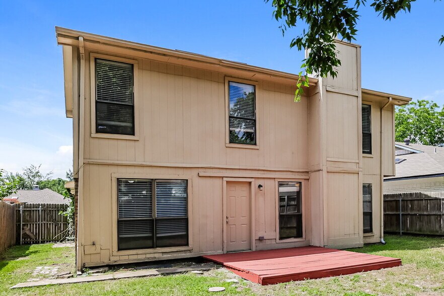 Building Photo - 1804 Lincolnshire Way