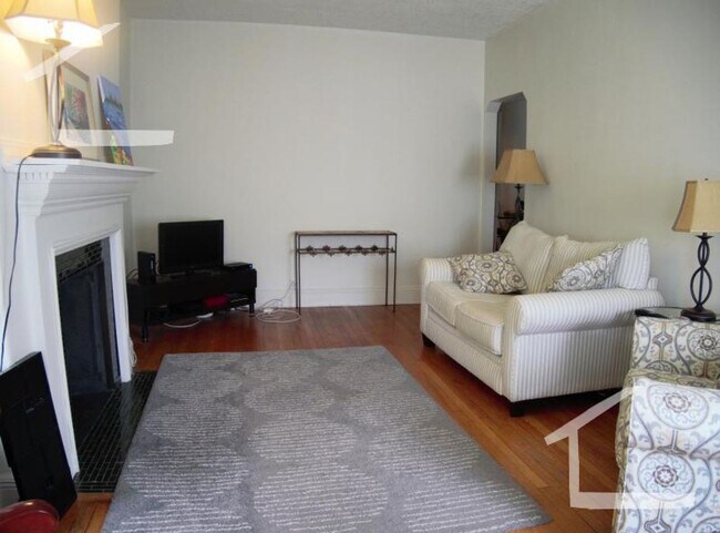 Building Photo - No Brokers fee, Ho Security Deposit, heat,...