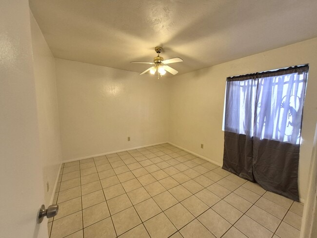 Building Photo - 6566 E Hawk Dr