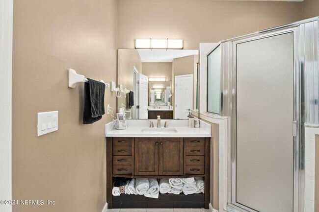 Building Photo - Fully Furnished Home