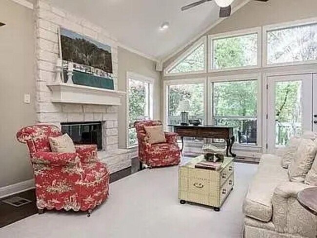 Building Photo - 5607 Courtyard Dr