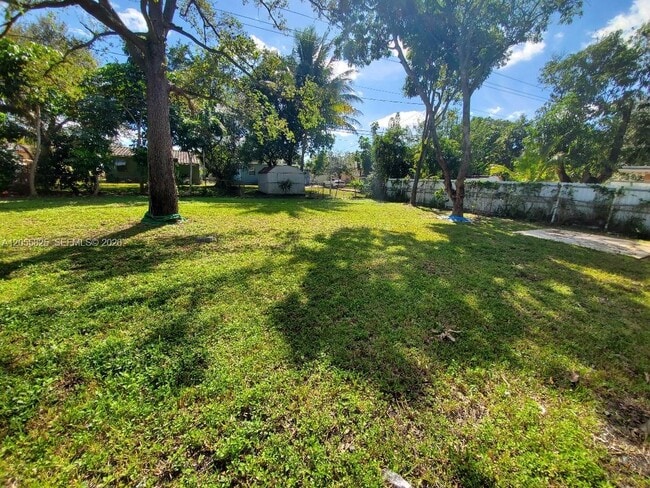 Building Photo - 1050 NW 127th St