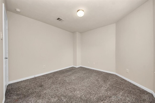 Building Photo - 122 Persimmon Dr