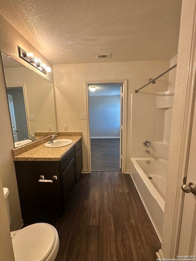 Building Photo - Move in Ready home in Foster Meadows For R...