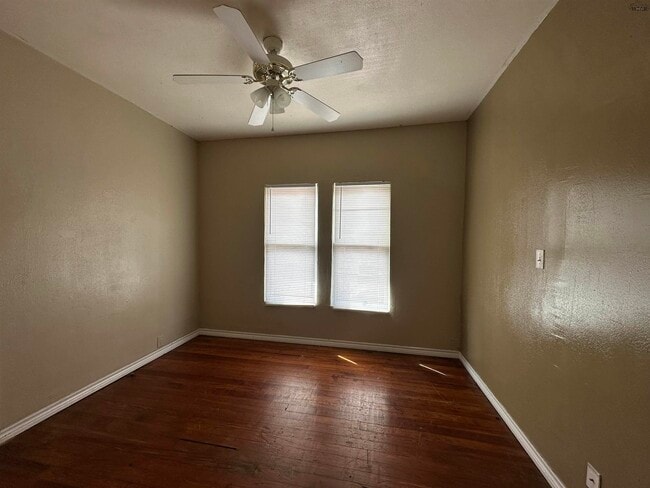 Building Photo - 2012 Monroe St