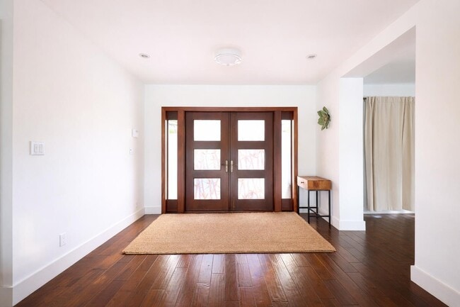 Building Photo - 3018 NE 26th St