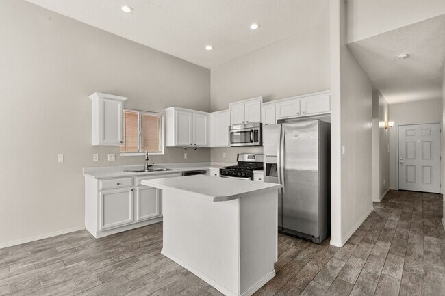 Building Photo - 8416 Magenta Rd NW