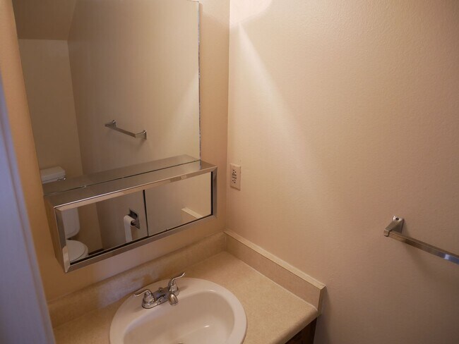 Building Photo - 7612 Clover Hill Dr