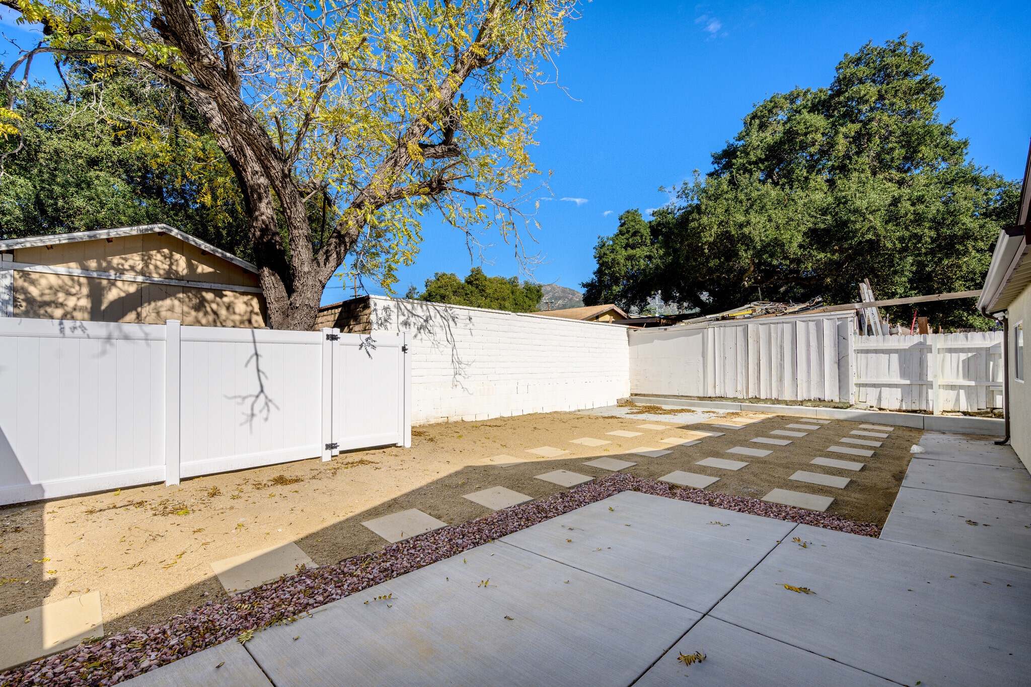Building Photo - 7649 Thousand Oaks Dr