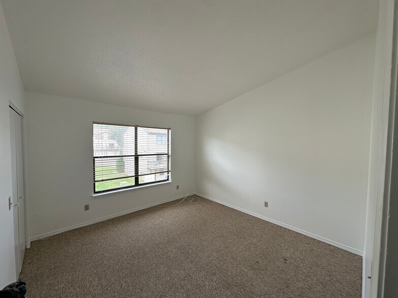 2nd Bedroom - 15 Crest St