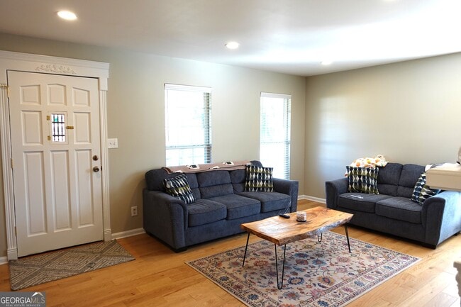 Building Photo - 1333 Holliday Dr