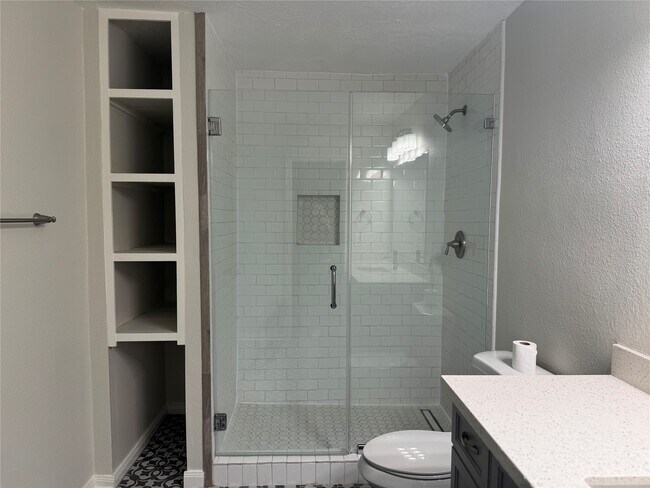 Building Photo - 12800 Briar Forest Dr