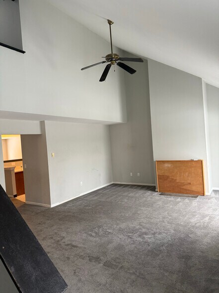 Building Photo - 234 Willow Springs