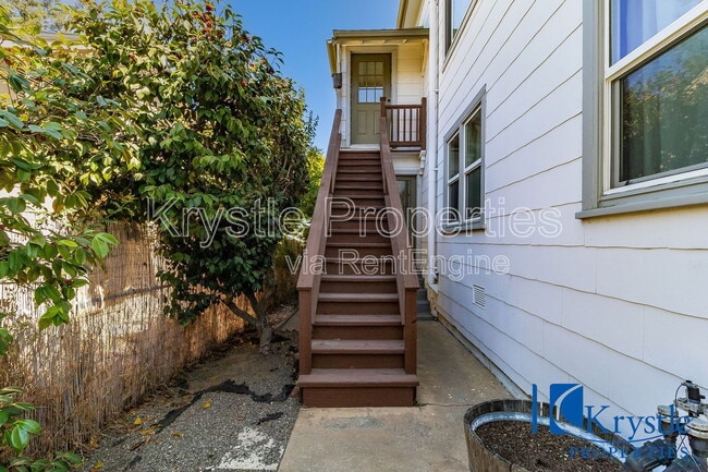 Building Photo - 1324 Wanda St