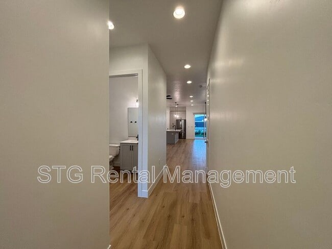 Building Photo - 2916 E Snowberry Dr