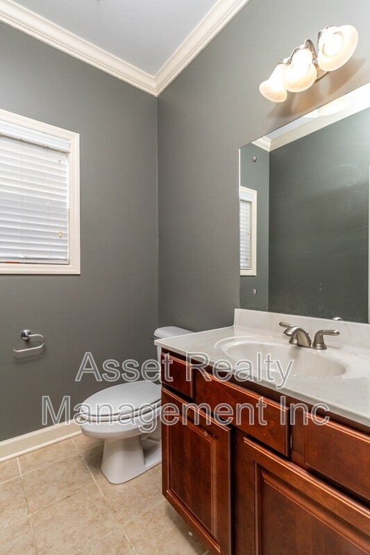 Building Photo - 1617 Silver Oak Ln