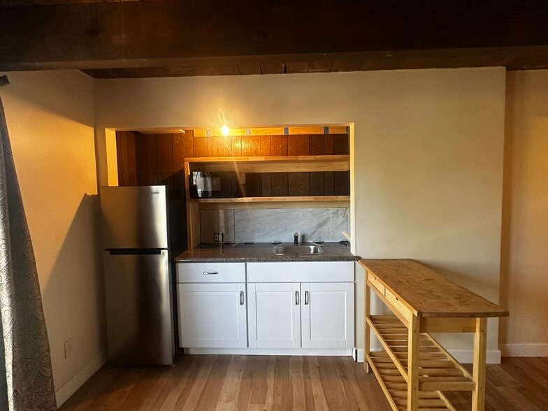 Building Photo - 9349 Riverview Ave