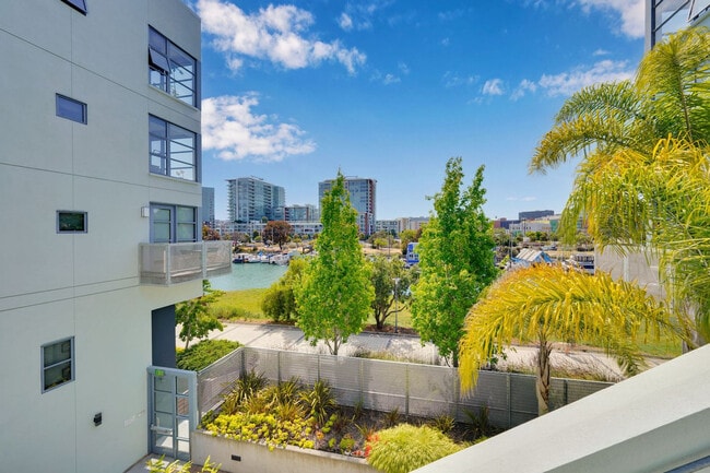 Building Photo - 355 Berry St