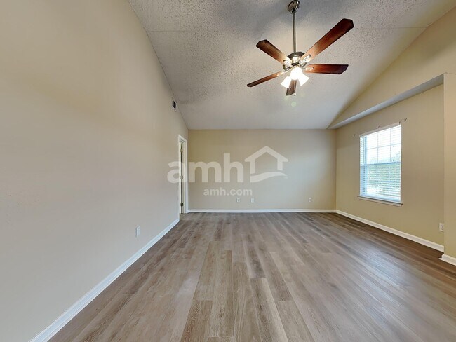 Building Photo - 25 Willow Lakes Dr