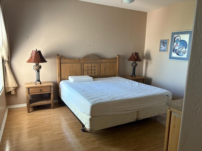 Building Photo - 1455 E Ridgeview Dr