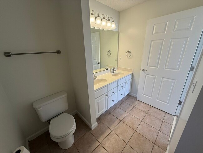 Building Photo - Adorable 1 Bed 1.5 Bath Condo in Brier Creek! 1st Floor! Sun Room! New Appliances!