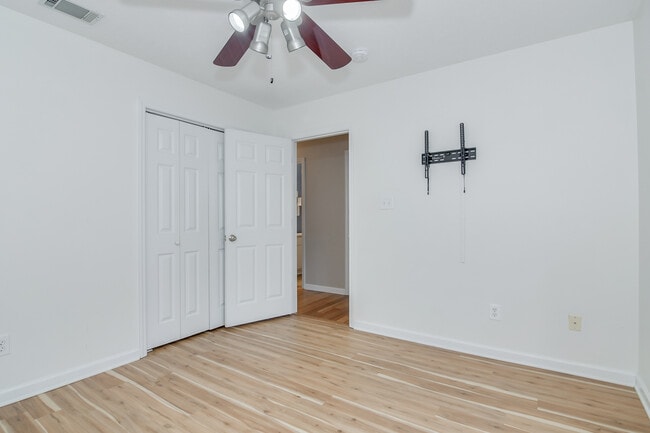 Building Photo - 529 St Julian Pl