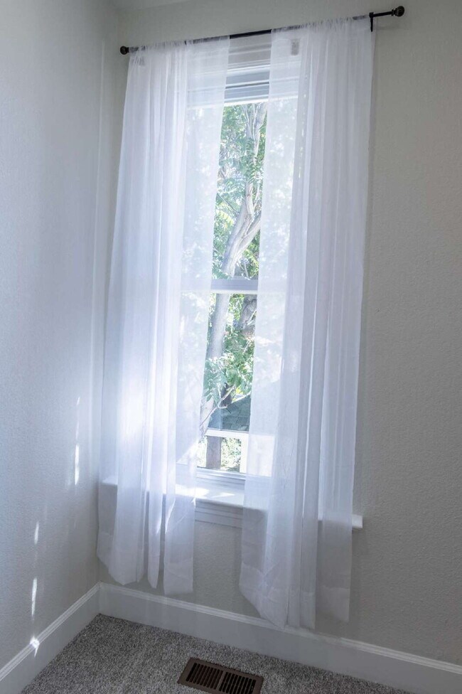 Building Photo - "COMING SOON" Stunning Remodeled Patio Hom...