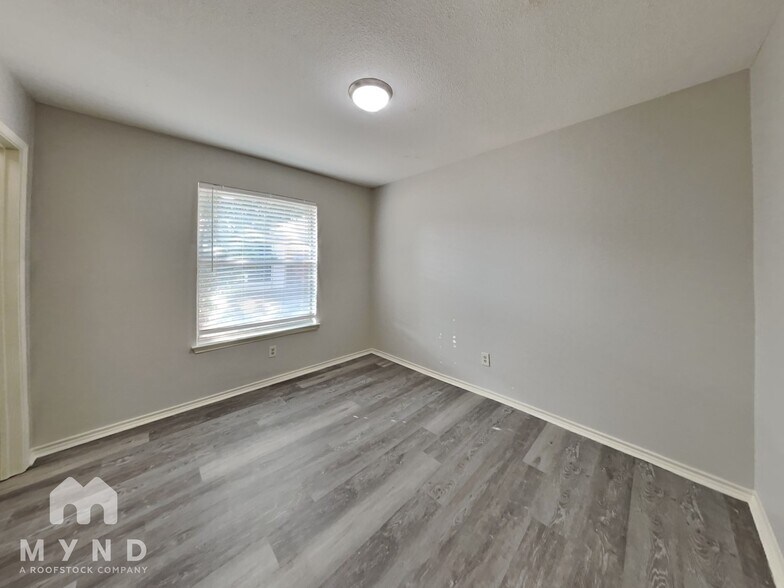 Building Photo - 4961 Briar Oaks Ln