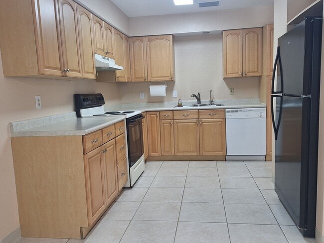 Building Photo - VERY WELL MAINTAINED FLORIDA SHORES 2BR 1BA DUPLEX FOR RENT