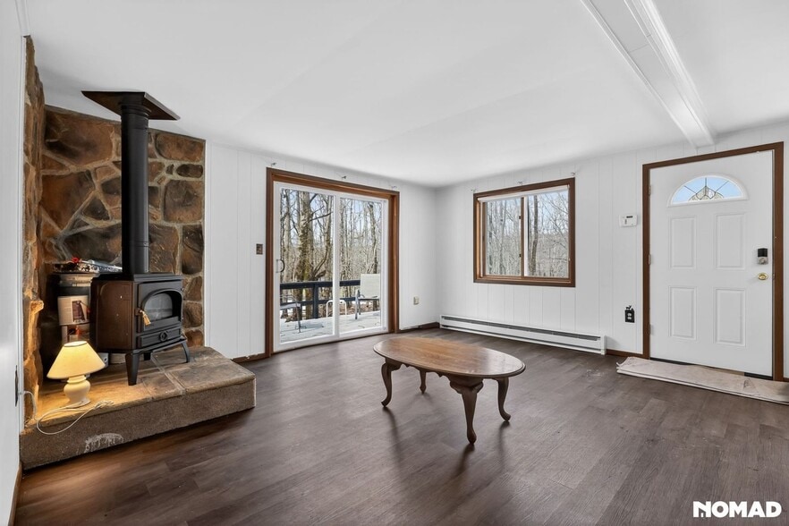 Building Photo - 102 Winding Way