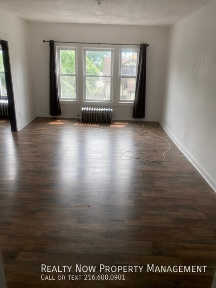 Building Photo - 11871 Lake Ave