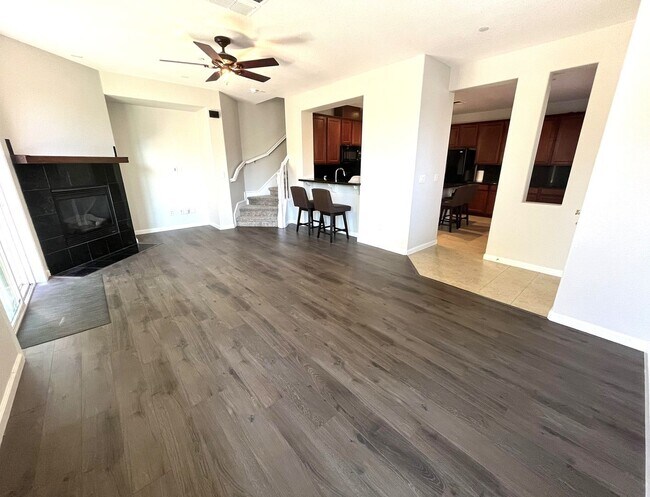 Building Photo - Spacious 3 Bedroom Townhouse for Rent in L...