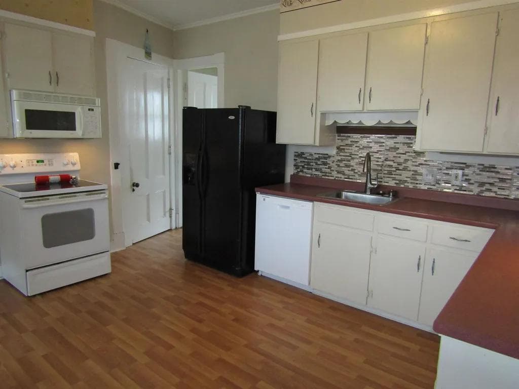 Kitchen - 16 Park St