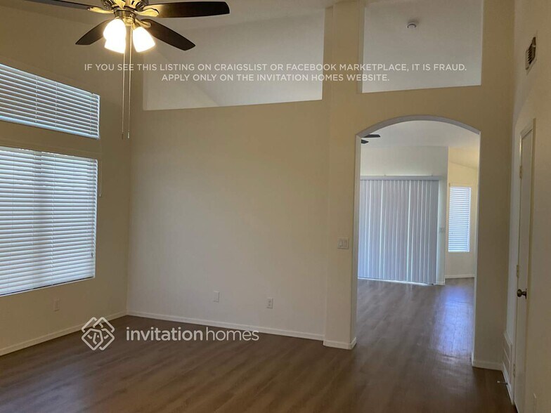 Building Photo - 2460 E Wildhorse Pl