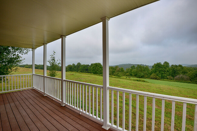 Building Photo - 341 Armstrong Rd