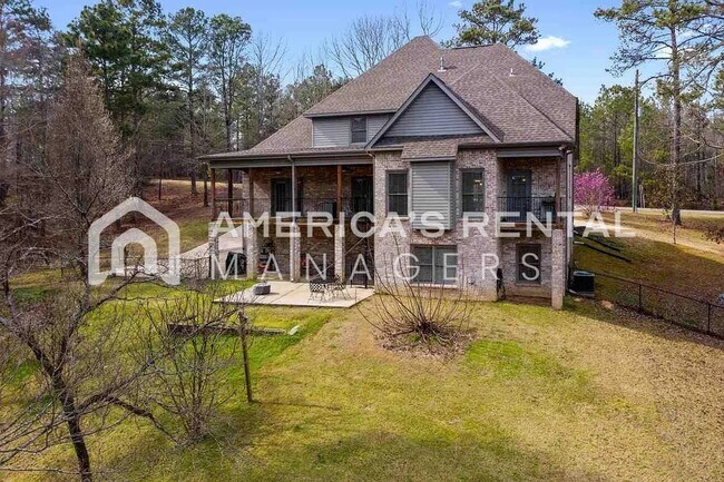 Building Photo - Deposit Pending! - Private Estate Living on Over 3 Acres! Available to view NOW!
