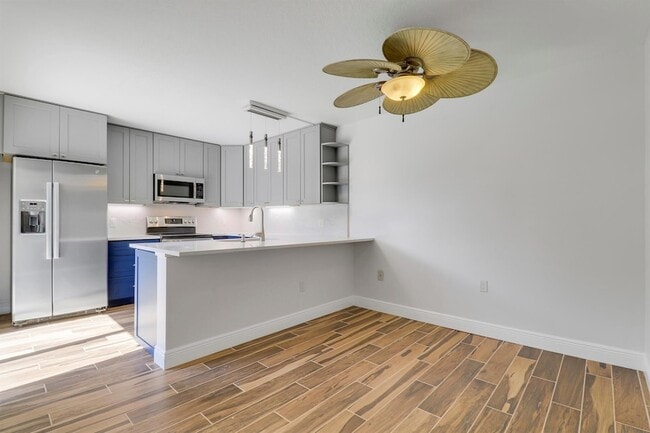 Building Photo - 2324 23rd Ct