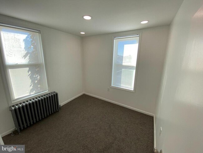 Building Photo - 1216 S 11th St