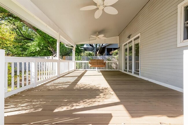 Building Photo - 11209 Deadoak Ln